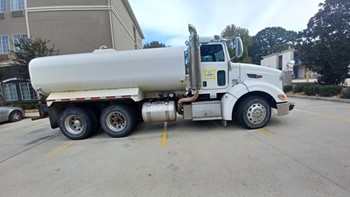 2010 Peterbilt 384 4,000 Gallon Water Truck Mileage: 723,484