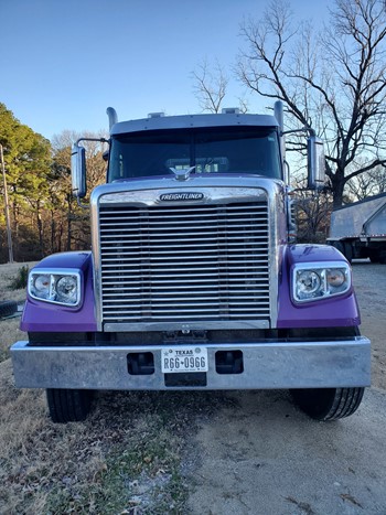 2019 Freightliner 122SD Truck