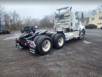 2015 International Prostar+ LF687 Day Cab