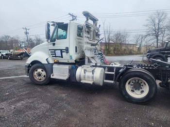 2015 International Prostar+ LF687 Day Cab