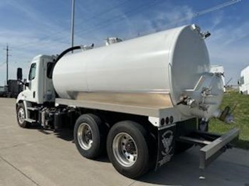 2014 Freightliner Cascadia Vacuum Truck, 3500 Gallon Tank Capacity