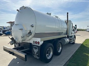 2014 Freightliner Cascadia Vacuum Truck, 3500 Gallon Tank Capacity