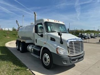 2014 Freightliner Cascadia Vacuum Truck, 3500 Gallon Tank Capacity