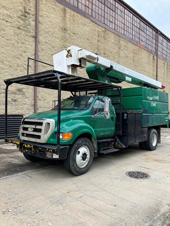 2004 Ford F750 Forestry Bucket Chipper Truck