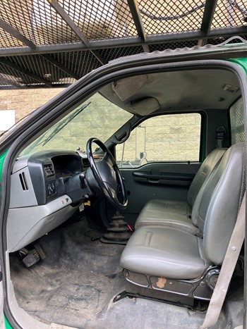 2004 Ford F750 Forestry Bucket Chipper Truck