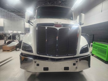 2014 Peterbilt 579 Roll Off Truck