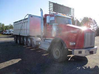 2015 Kenworth T800 Six Axle Dump Truck