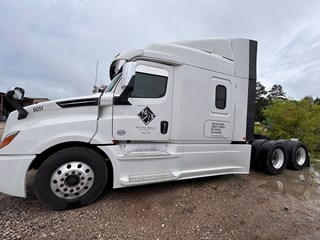 2019 Freightliner Cascadia 126 Sleeper Truck