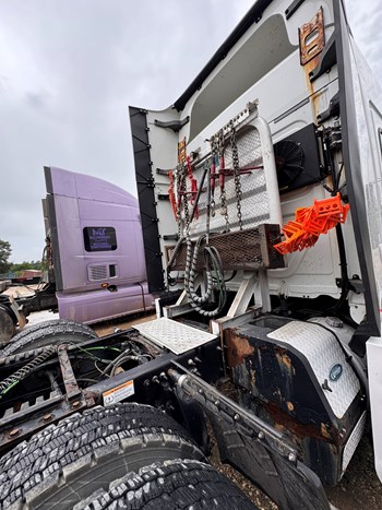 2019 Freightliner Cascadia 126 Sleeper Truck